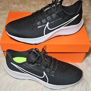 Nike Air Force Zoom Pegasus 38 Sneakers